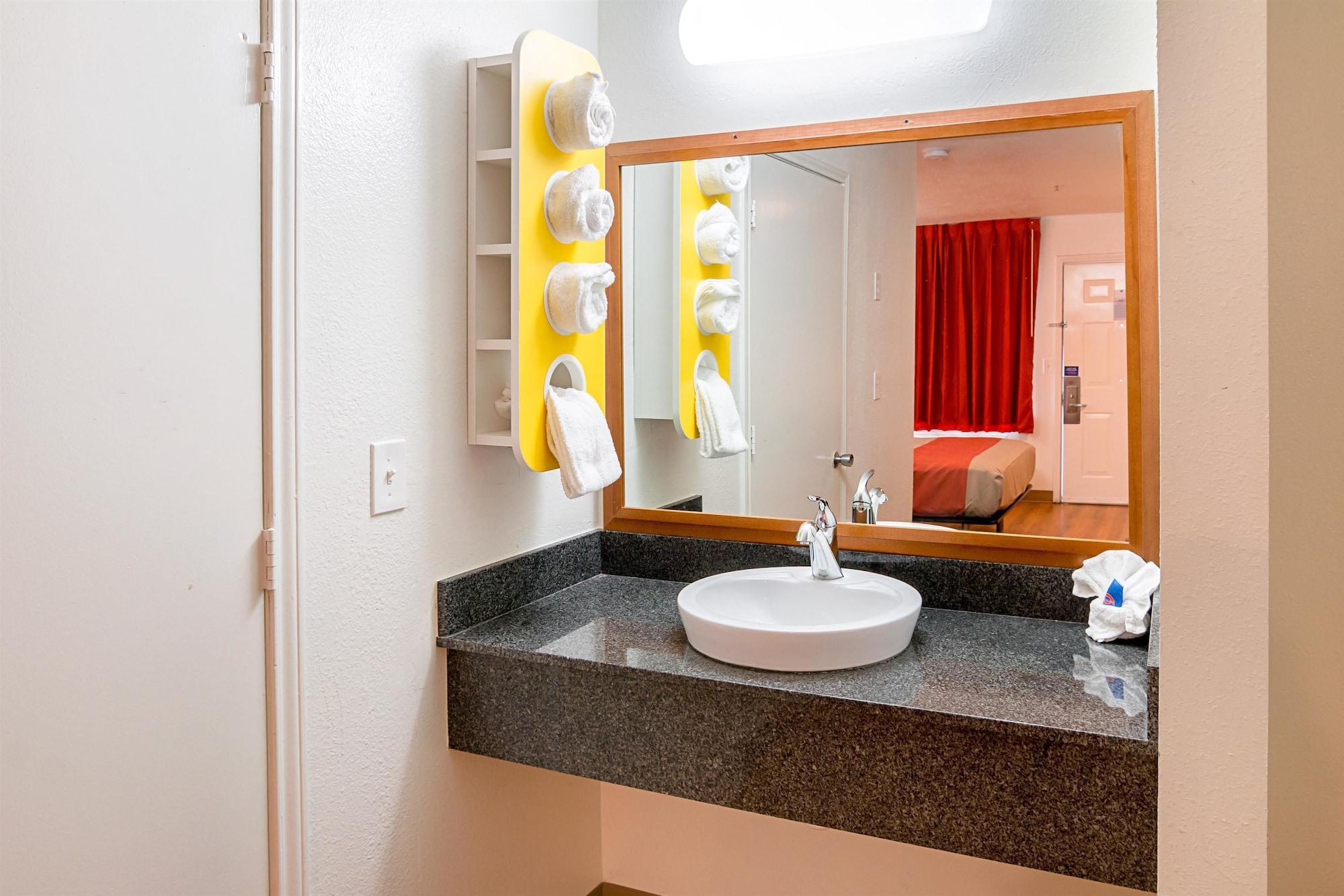 Motel 6-Grand Prairie, Tx - Near Six Flags Drive Buitenkant foto